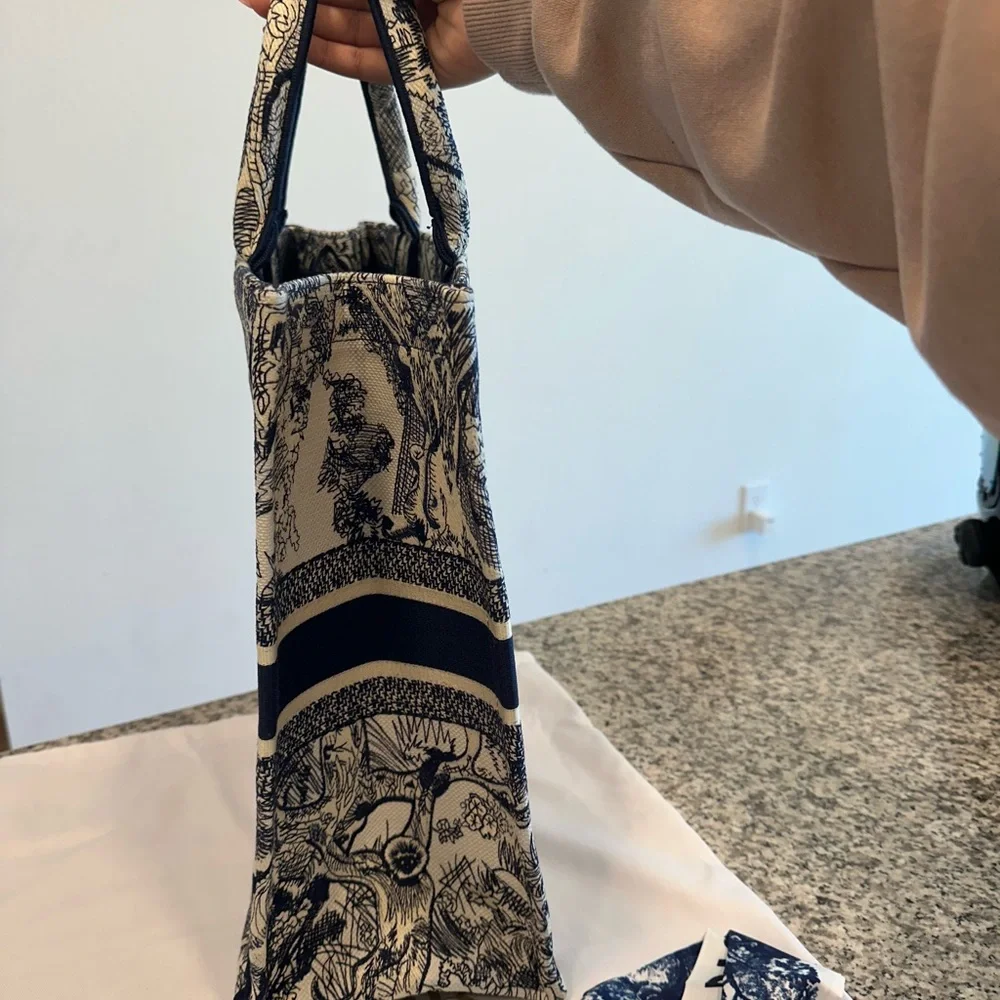Navy Dior book  Tote !!💙 - Picture 6 of 10